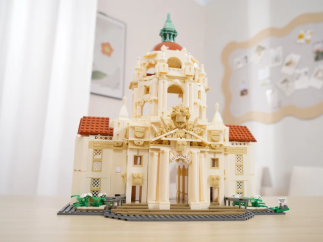 Classical columns on the Grand Civic Hall construction model