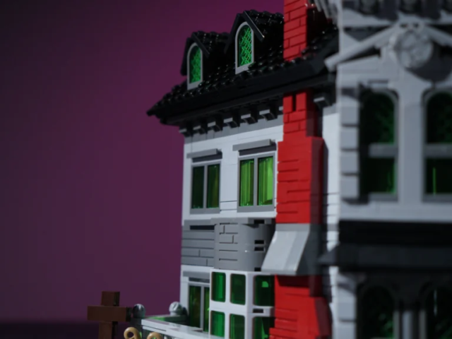 1,491-piece haunted mansion brick building experience